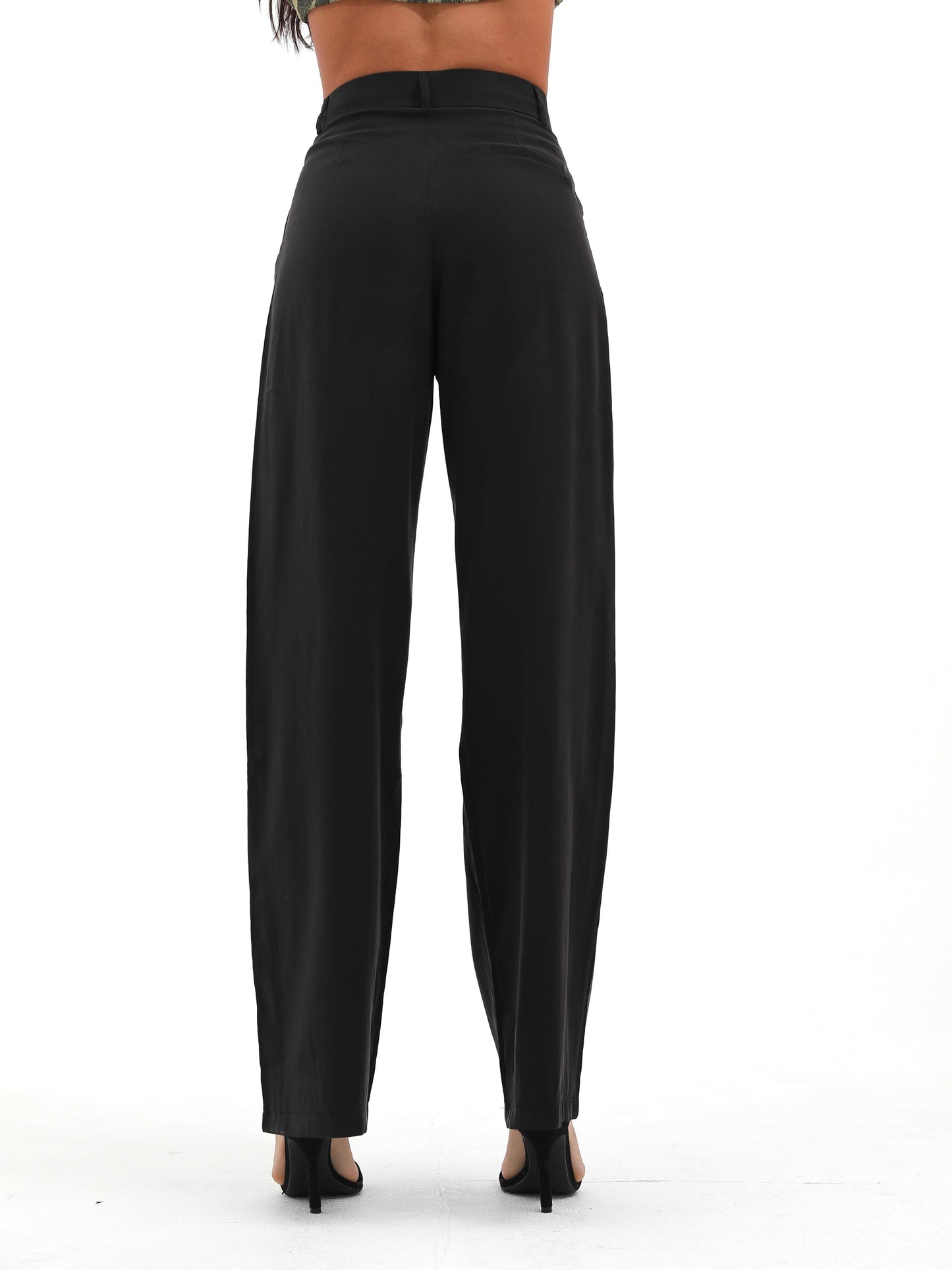 Black | woman in tailored wide leg pants | risska