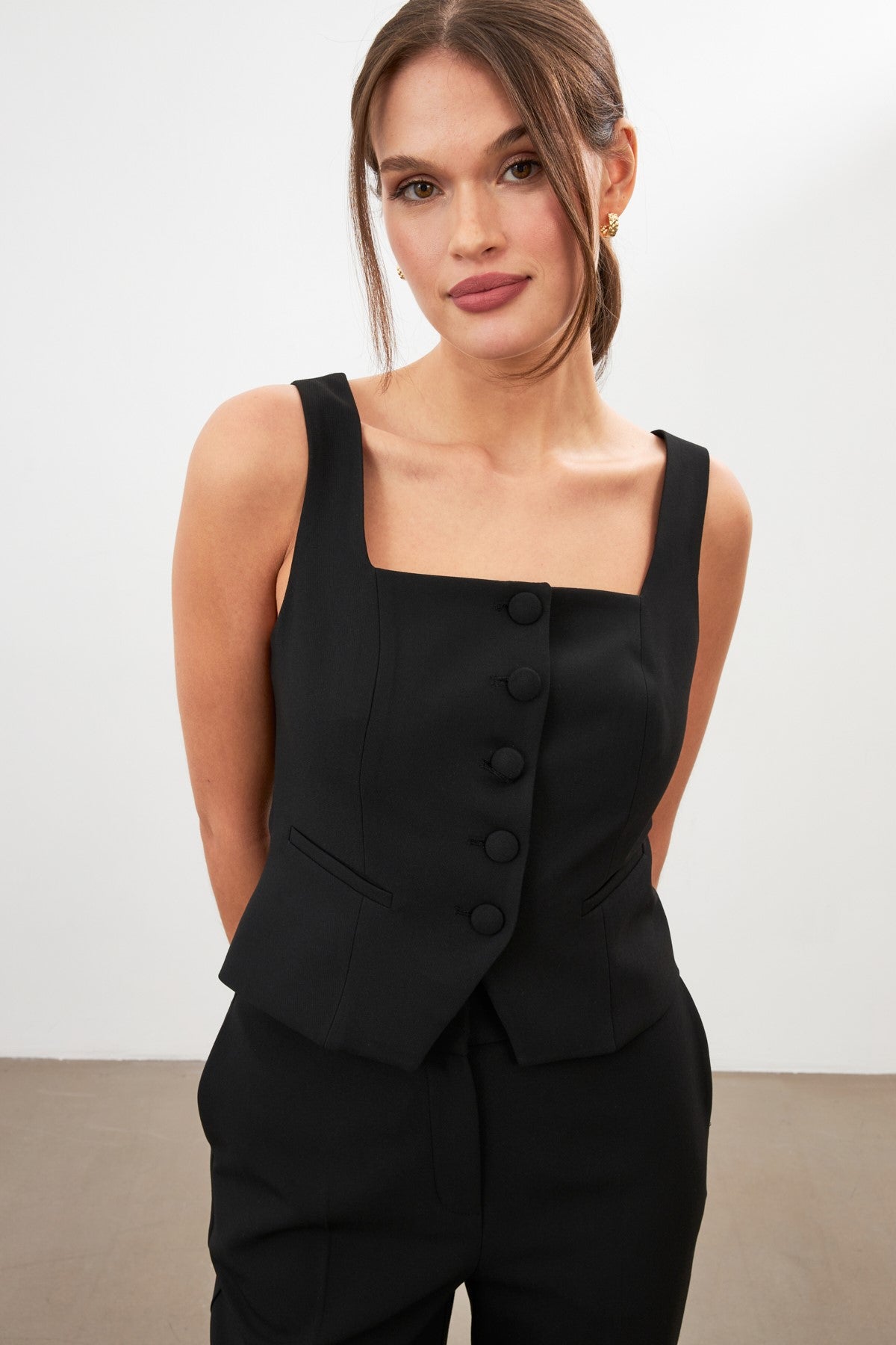 woman in black tailored suit risska