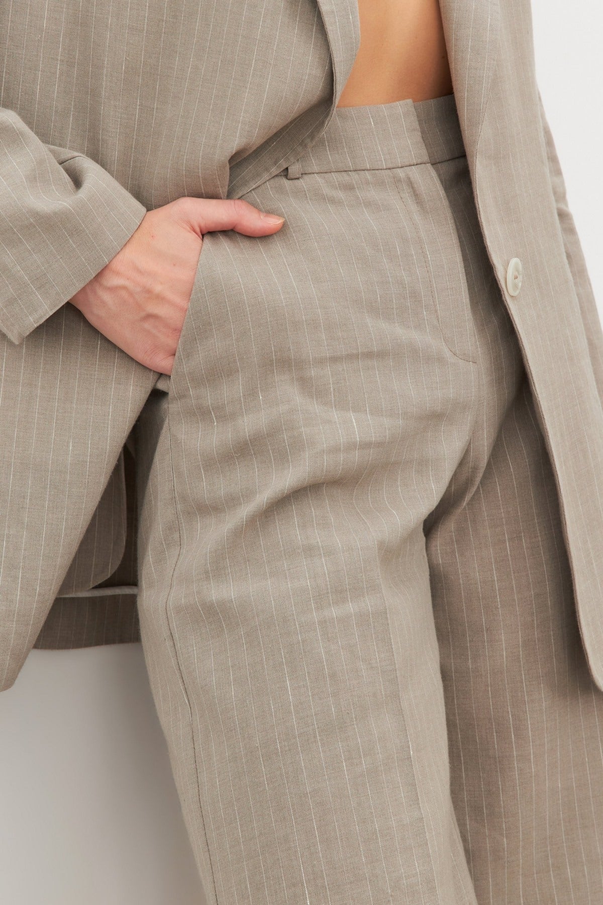woman in oversized linen blazer suit with Bermuda shorts color Tan