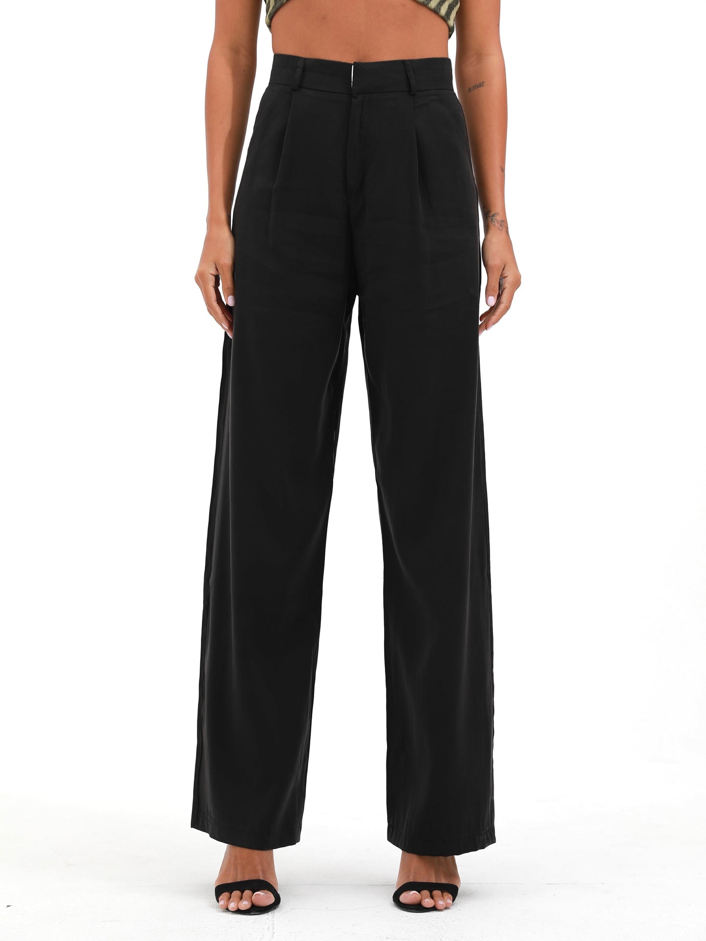 Black | woman in tailored wide leg pants | risska