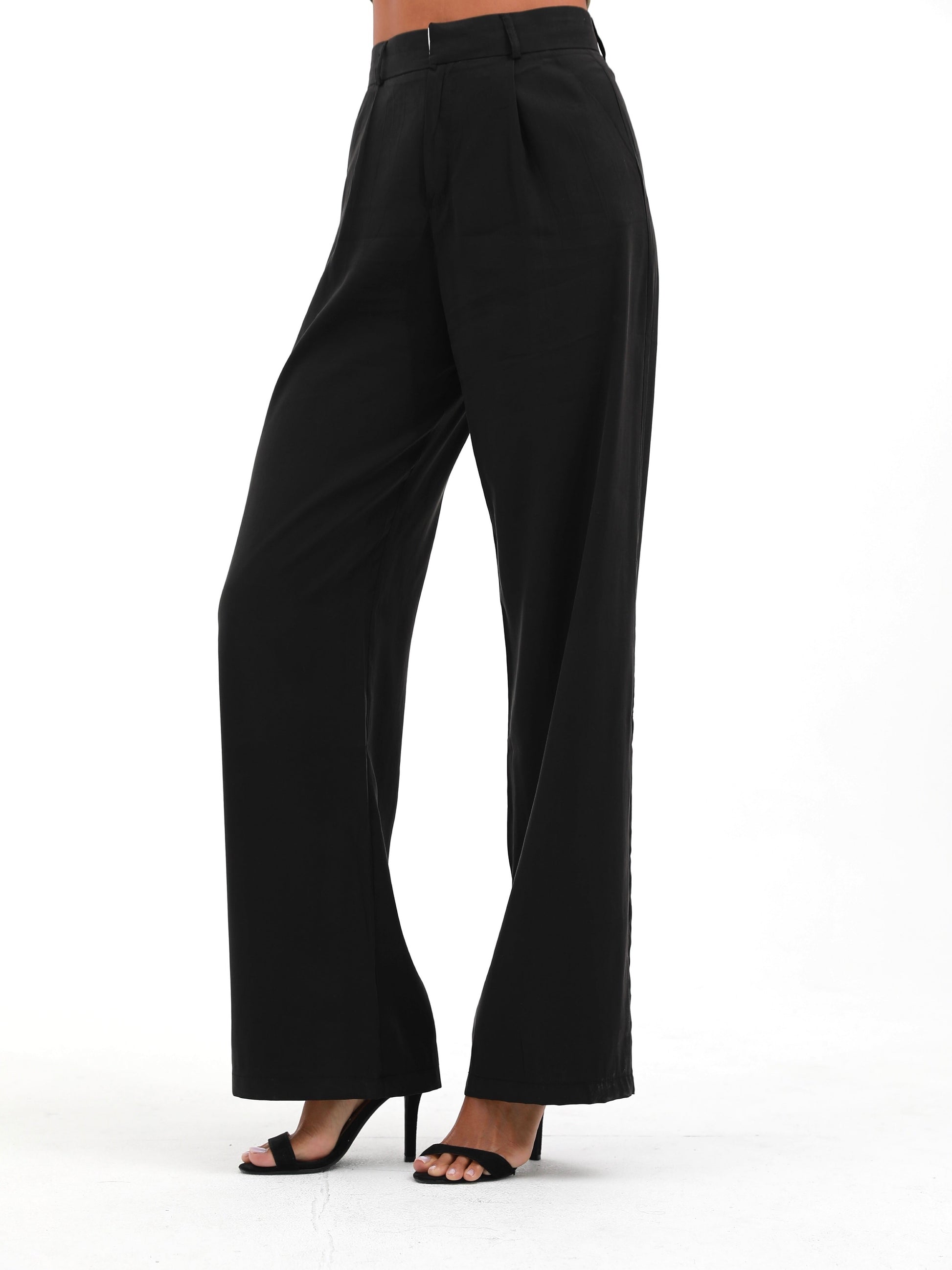 Black | woman in tailored wide leg pants | risska