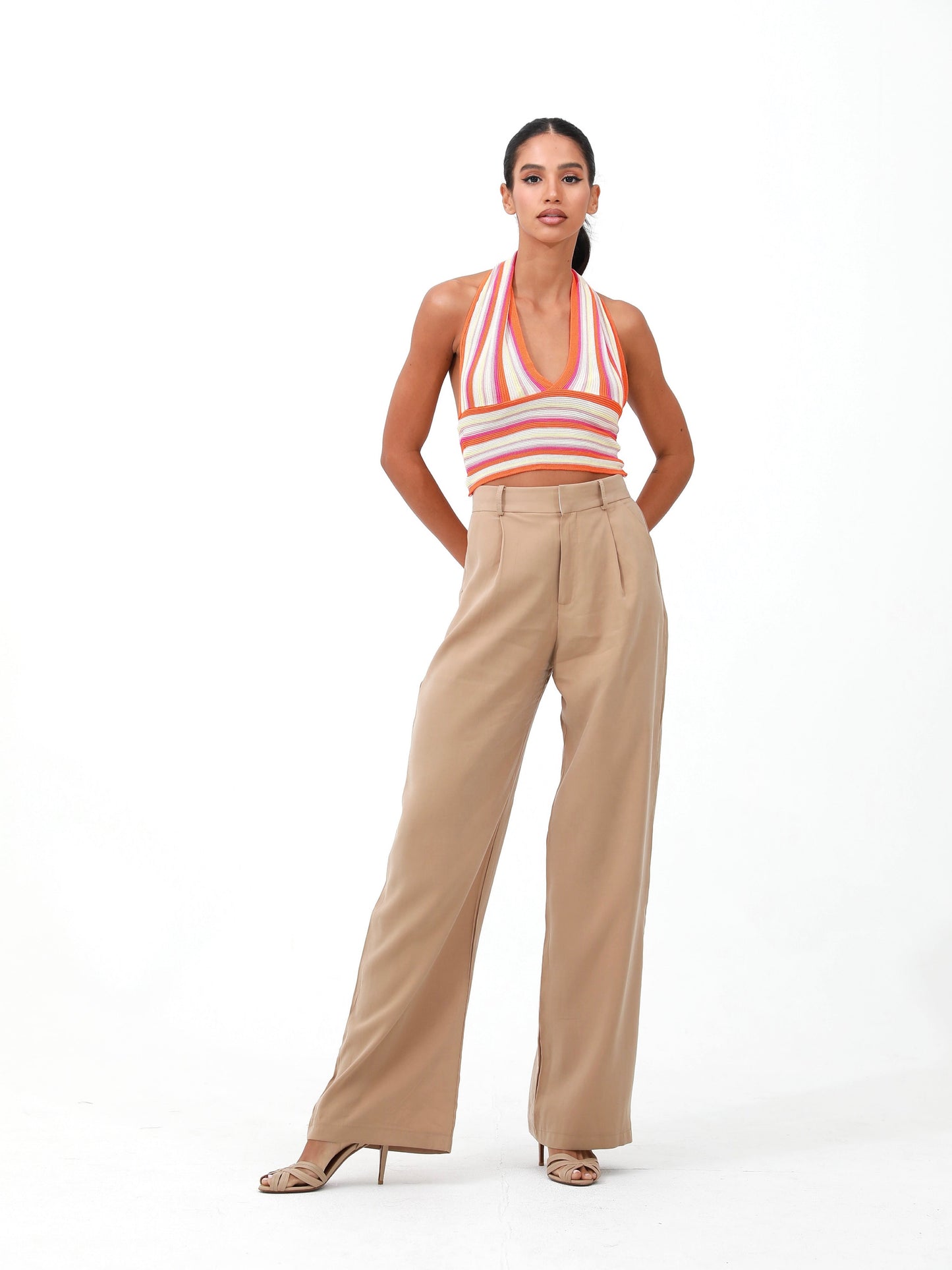 beige | woman in tailored pants wide leg | risska