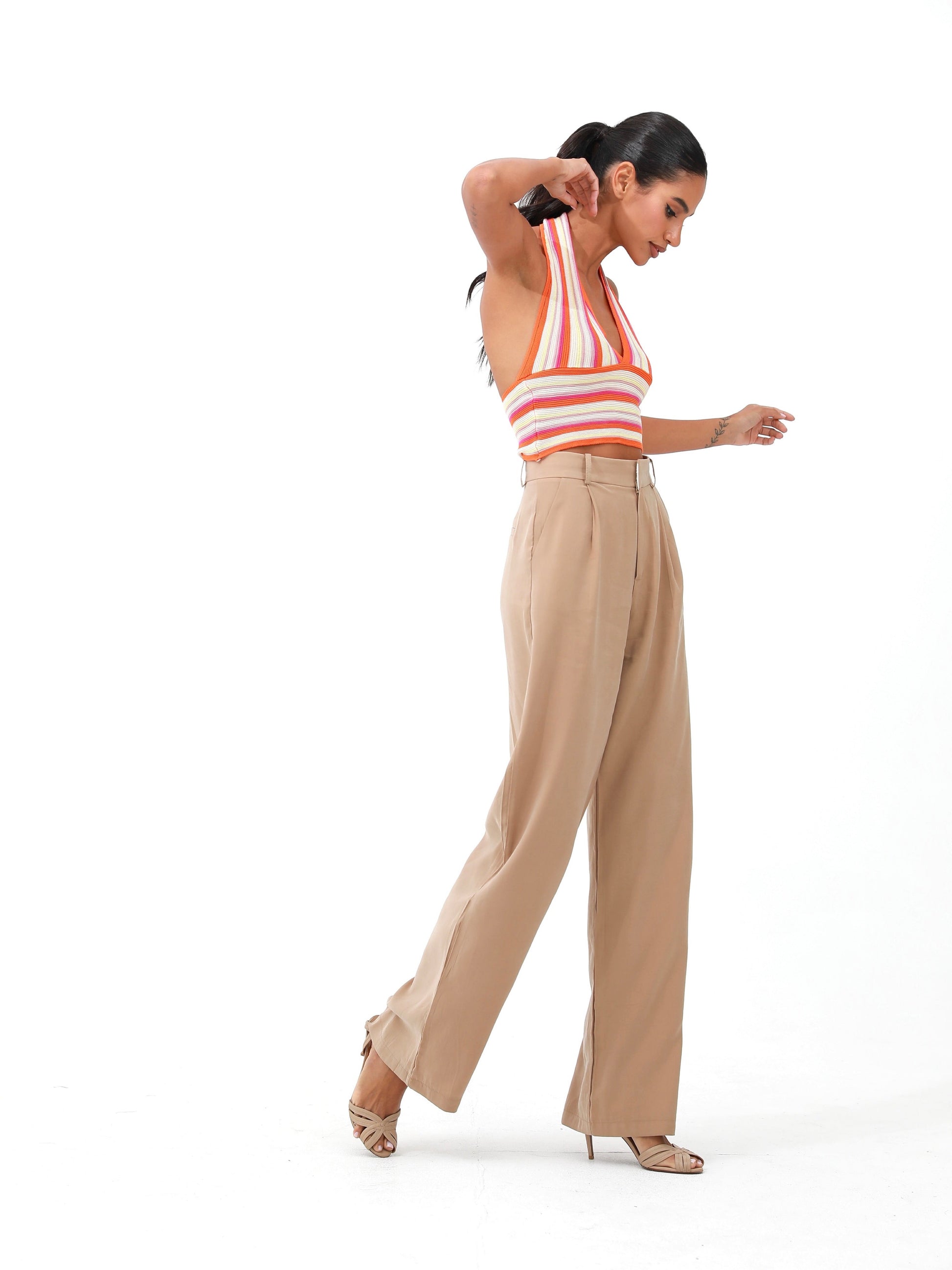 beige | woman in tailored pants wide leg | risska