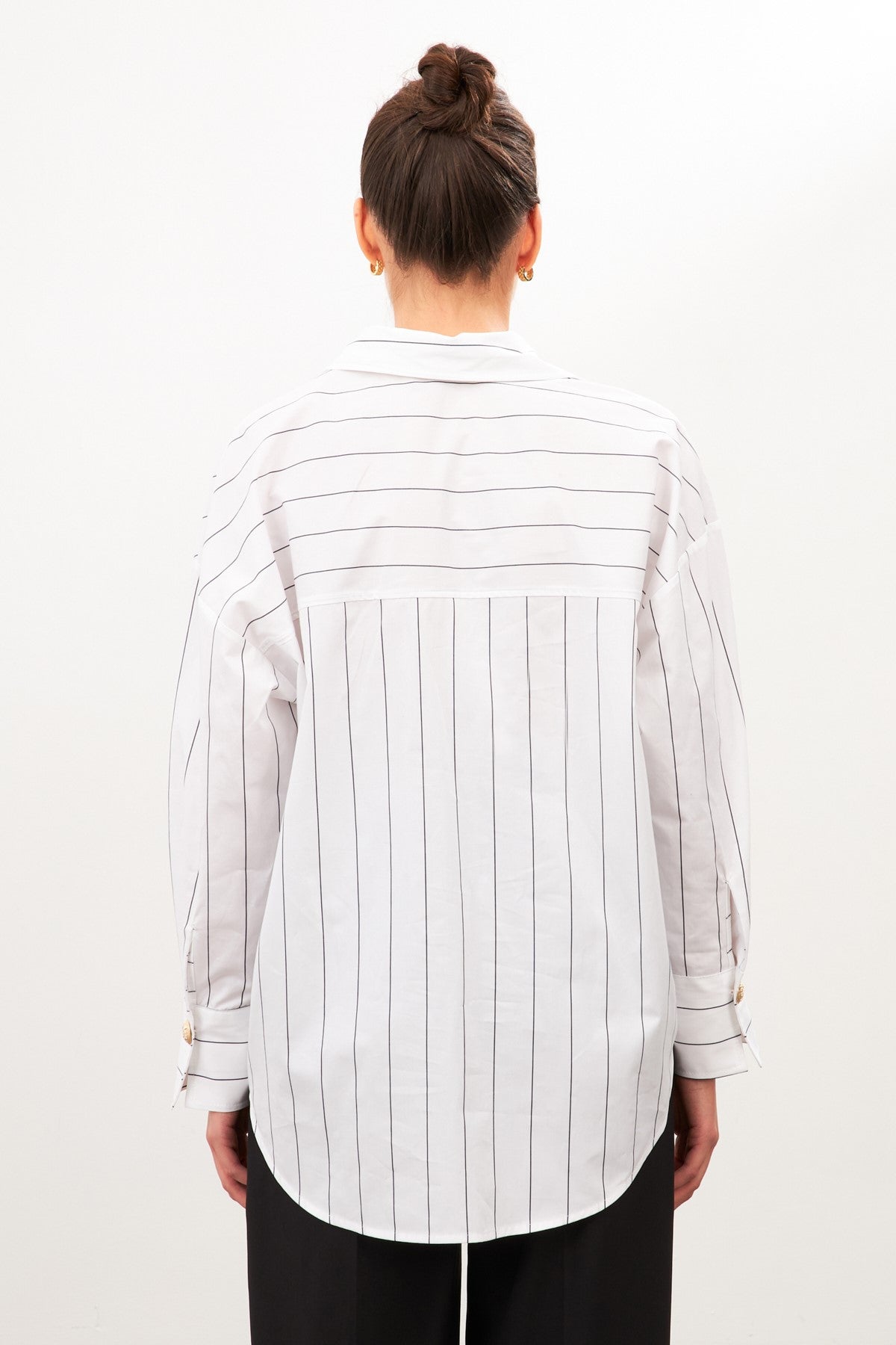 woman in cotton white |black striped shirt