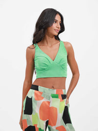 woman in springgreen crop top risska