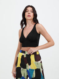 woman in black crop top risska